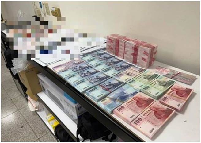 警方指出，张女利用「呷好逗相报」人性，吸引网友「揪团」购买低于市价数千元不等的手机，延迟交货方式诈骗被害人，警方初估，约近50人遭诈骗金额逾千万。（台中市警察局提供／张妍溱台中传真）
