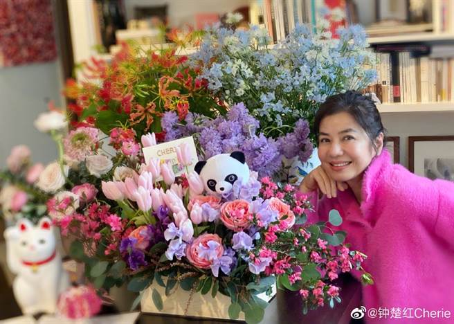 锺楚红素顏晒美照。（图／翻摄自锺楚红Cherie微博）