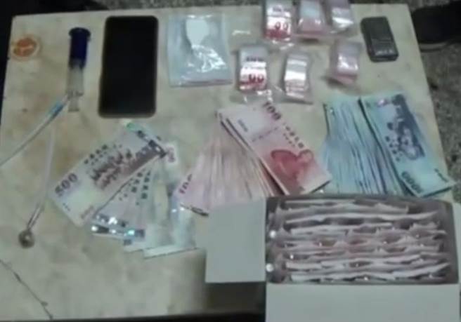 归仁警方从衣橱夹层搜出海洛因30公克。（警方提供／曹婷婷台南传真）