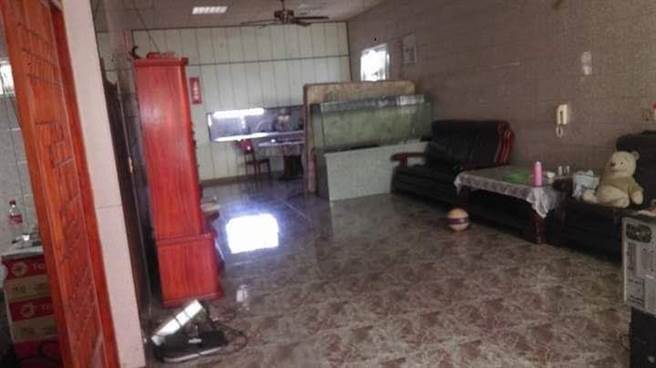 学长找不到房子住，一名网友以4千元佛心价出租整栋房子，引发网友热议。（图／翻摄自爆怨公社）