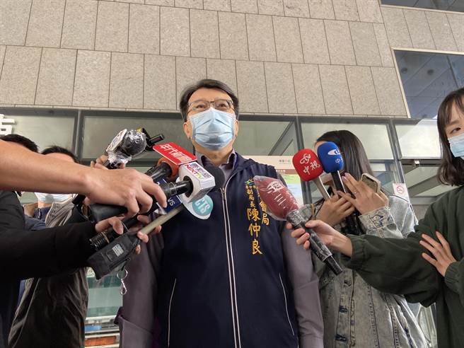 南屯区涉虐婴的停业托婴中心再爆虐童旧案，  台中市府社会局副局长陈仲良说，全面清查、绝不宽贷。（卢金足摄）