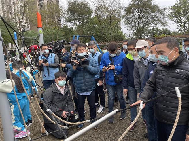 新北市北大特区人口密集，特区内面积最大、占地3025坪的万坪公园，因罐头游具老旧、设施稀少，树林区公所着手提出计画修缮，以森林主题为特色，打造出各项共融游戏设施、大草坪区等空间设施。（蔡雯如摄）