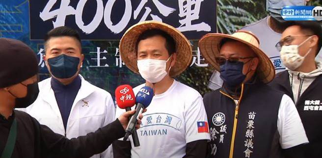 顏宽恒现身相挺罗智强。(取自中时新闻网直播)