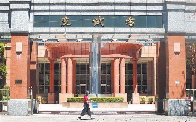 国考查榜E化  网路、纸本三管齐下 。本报资料照