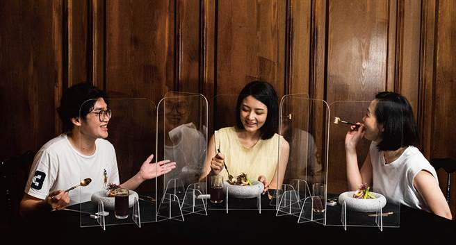 九如店为单点台菜，持续推动台味復兴。十全店则提供海味为主的澎湃料理，持续传承老师傅的台味手路菜，并变化创造新滋味。(图片提供/老新台菜)