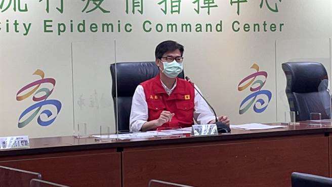 高雄18日新增2例本土確診個案，均與新北設計師傳播鏈相關。（洪浩軒攝）