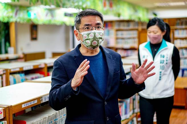 宜蘭市立圖書館館藏等設備3月將搬遷到新館，移民署宜蘭縣服務站擬進駐圖書館舊館，市長江聰淵盼能服務更多新住民，也希望能保留1樓的閱讀空間。（李忠一攝）