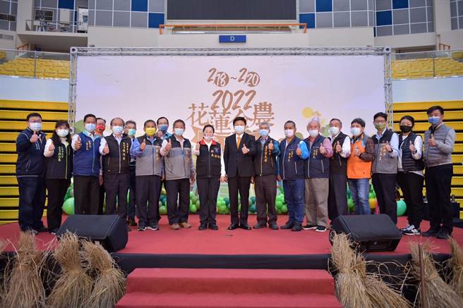 花蓮縣政府今起舉辦3天食農博覽會，縣長徐榛蔚盼能藉活動推廣起良好飲食風氣，支持在地農產，立委傅崐萁也到場表達支持。（王志偉攝）