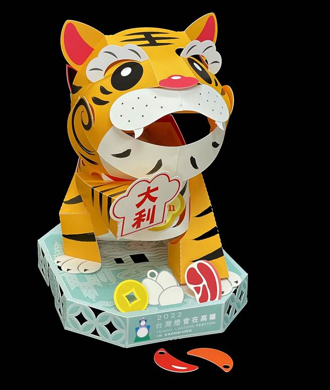 考量疫情期间许多人不便外出参加灯会，因此小提灯设计成在家中也能摆放，温和可爱的样貌，以及多样化的供品小摆饰，给人精神上满满的疗癒及安心感。 (图片提供/高雄市政府)