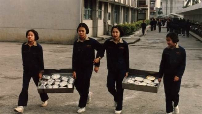 看到这张照片有勾起你的回忆吗？(图/翻摄自脸书《爆废公社》)
