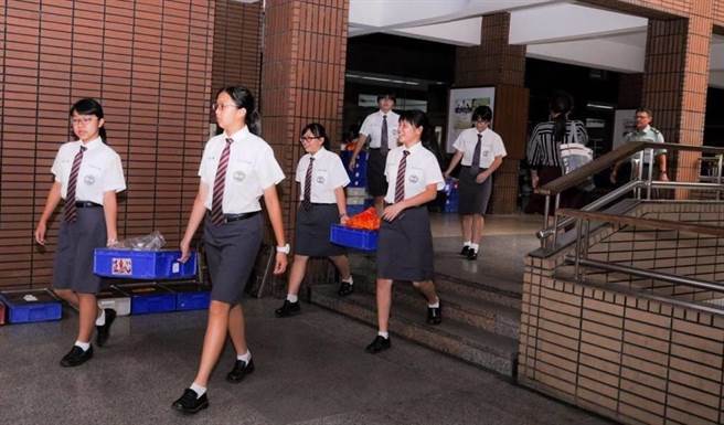 抬饭已成过往回忆 (图/翻摄自脸书《爆废公社》)
