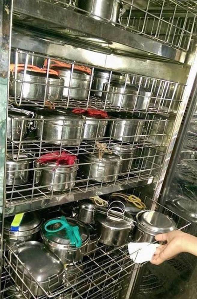 有人记得蒸饭盒吗？(图/翻摄自脸书《爆废公社》)
