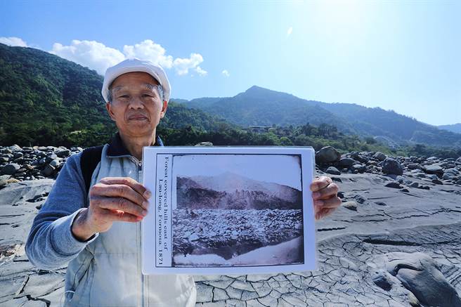 〈汤姆生马雅各之路〉是以文化走读的形式，带领旅人认识高雄港、杉林、甲仙、荖浓及六龟等地。期望未来在每个照片拍摄点设立解说牌，并搭配QR code自主导览系统，提供中、英、日文资讯。(摄影/Carter)
