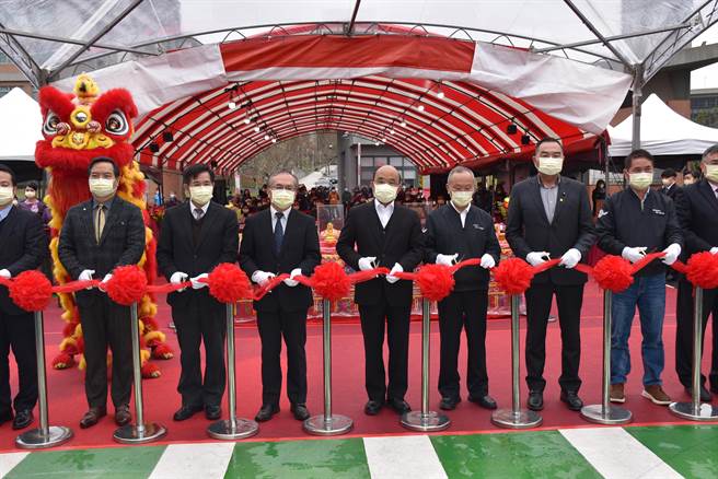 行政院长苏贞昌18日上午主持苗30线联大路通车剪彩。（谢明俊摄）