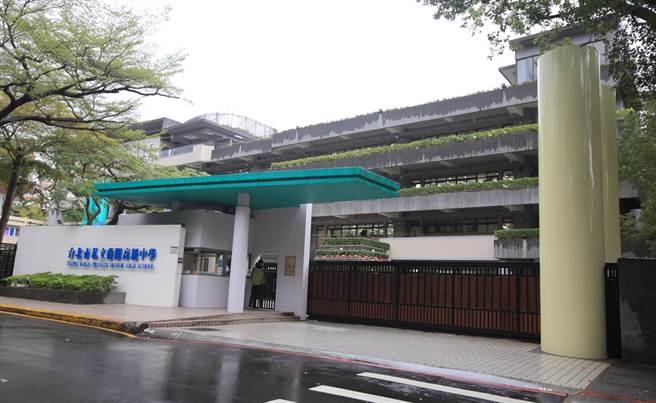 薇阁中学校方证实，确诊家长还有一个孩子就读国中部。（张铠乙摄）