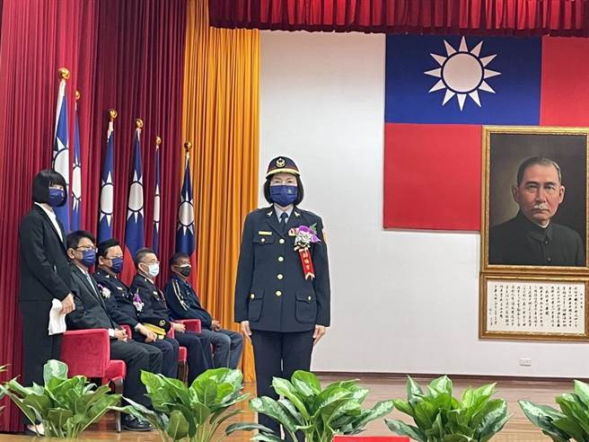 屏警高层异动，新任督察长方秋梅成为屏东县警政史上首位女性督察长。(警方提供)