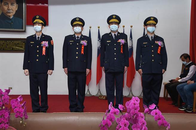 苗栗县长徐耀昌18日下午主持苗栗县警局4名新任分局长交接布达典礼。（苗栗县警局提供／谢明俊苗栗传真）
