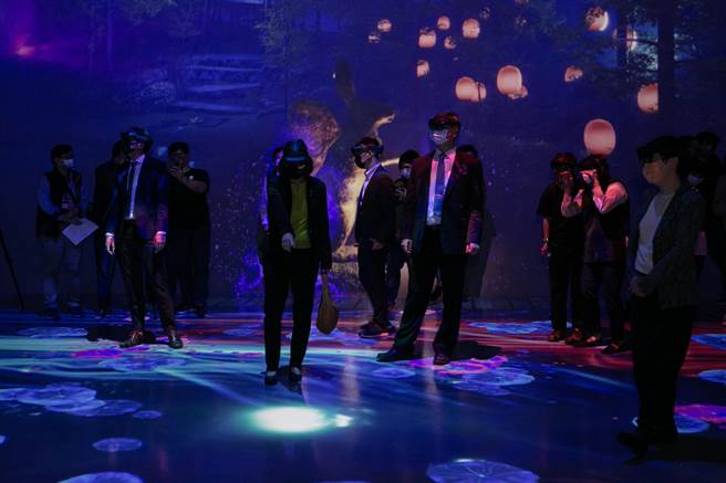 MR沉浸投影劇院高雄亞灣鯨魚堤岸開幕。（經發局提供）