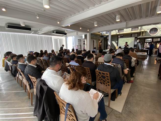 為促進土地活化，並配合地方產業發展，台糖公司18日在帝國製糖廠台中營業所舉辦「台中糖廠商業區暨埔里福興溫泉區土地」招商說明會。（盧金足攝）