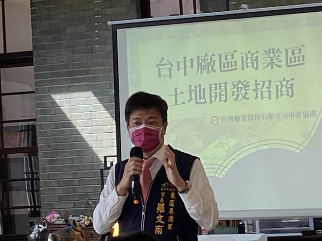 台中市東區當地泉源里長羅文甫強調，東區建設、交通到位，招商投資好所在。（盧金足攝）