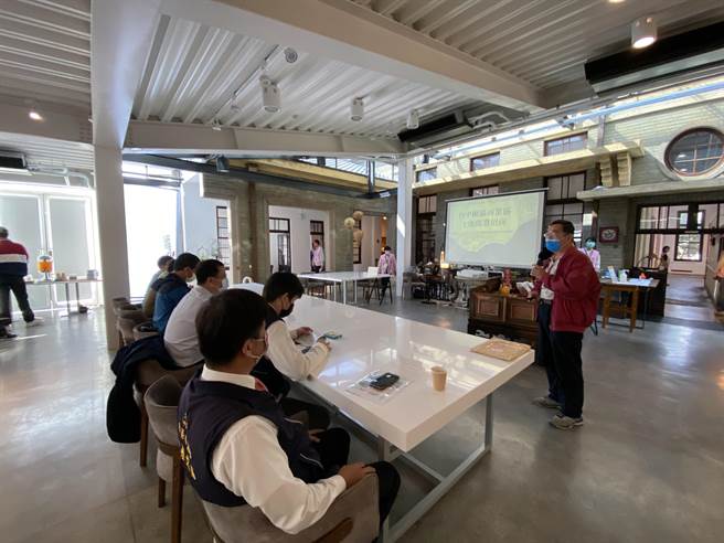 台糖18日舉辦「台中糖廠商業區暨埔里福興溫泉區土地」招商說明會，吸引大批企業與財團到場參加說明會。（盧金足攝）