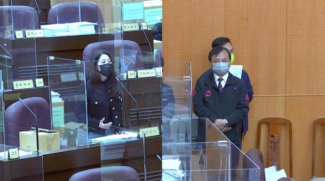 市议员舒翠玲批评亚硅创研中心停车空间规画不足，「难道要看展民眾先到别的地方停好车再走过来吗？」。（陈梦茹翻摄）