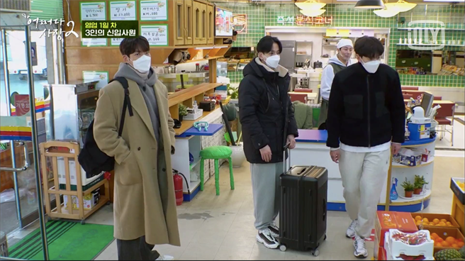 金宇彬（左起）、林周焕、李光洙受赵寅成之邀来当打工仔。（爱奇艺国际站提供）