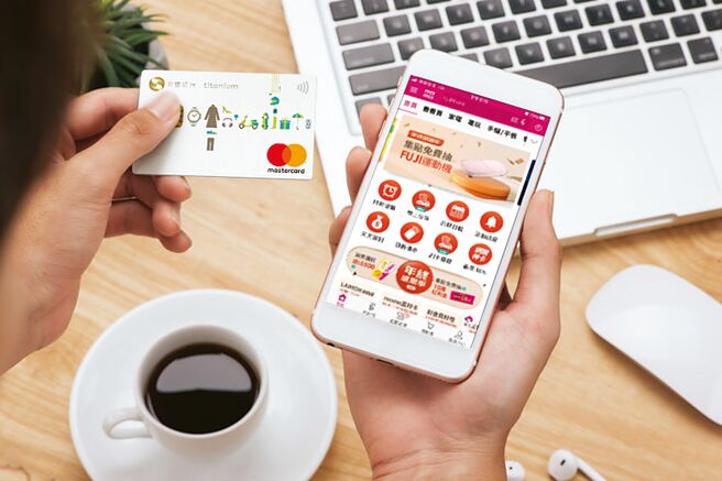 兆丰银行力推数存开户，e秒刷卡友只要开户成功即可享有四大网购加码10％回馈。图／兆丰银行提供