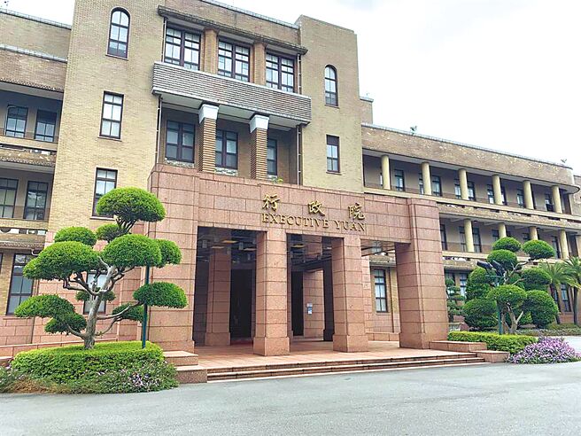 行政院院会17日通过国安法、两岸关系条例修正草案，增订经济间谍罪，侵害国家核心关键技术的行为，最高处12年徒刑、併科1亿元罚金。（本报资料照片）