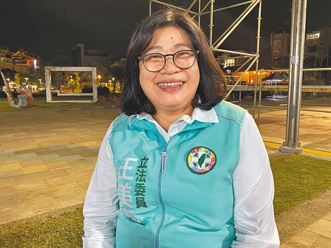 民进党嘉义市立委王美惠勤耕地方基层。（廖素慧摄）