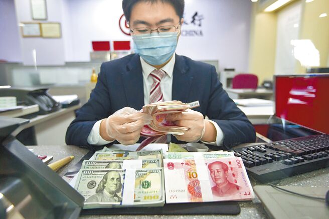 环球银行金融电信协会（SWIFT）网站16日公布的最新资料显示，今年1月，人民币全球支付排名维持在全球第4位，占比则从去年12月的2.70％升至3.20％，创下歷史新高。（中新社）