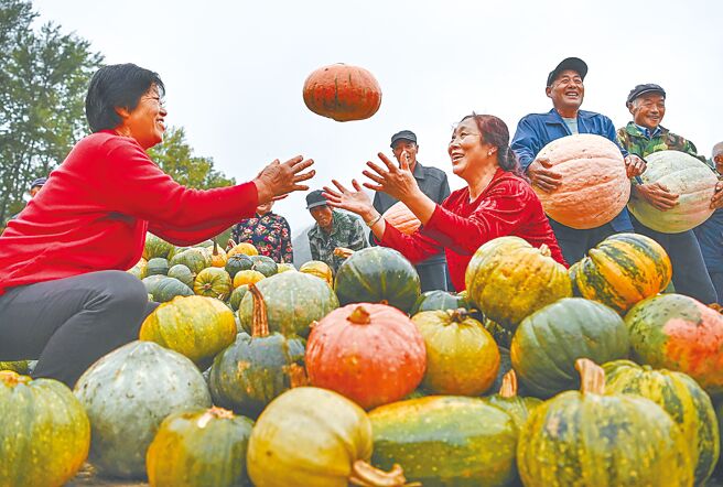 大陆国家发改委强调共同富裕不是躺平或福利主义，要靠共同奋斗。（新华社）