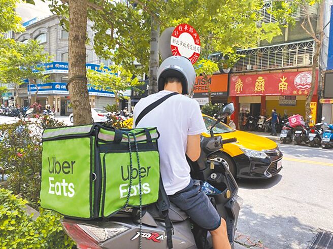 新北市府推行「限时停放机车停车位」或「黄线」供外送员临时停车，由商圈或商家联合提出申请。图为示意图。（新北市劳工局提供／本报资料照）