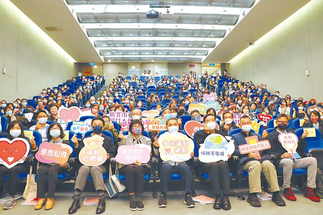 新北市府邀集教会领袖与服务团体举办说明会，希望大家一起加入多元福利据点，扩充服务量能。（叶德正摄）