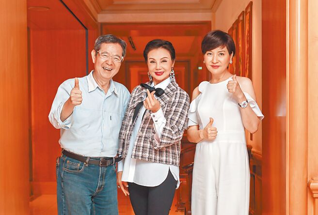 巴戈（左起）和謝玲玲、方芳芳是多年好友。（資料照片）