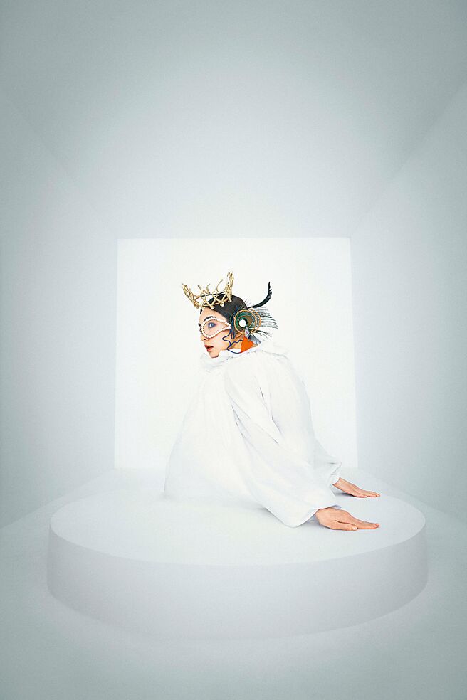 Ella昨宣布《艾拉秀》重啟，將在5月於高雄流行音樂中心海音館開唱。（寬魚國際／勁樺娛樂提供）