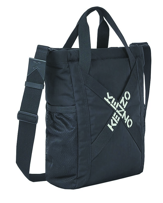KENZO SPORTX黑色尼龙托特包，1万2800元。（KENZO提供）