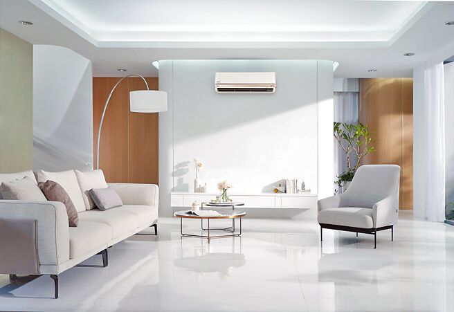 Panasonic今年全新引进业界唯一日本最新100倍nanoe X科技，开机即有效抑制病毒、PM2.5、霉菌等污染物、关机则全机防霉，最适合潮溼的台湾气候。（Panasonic提供）