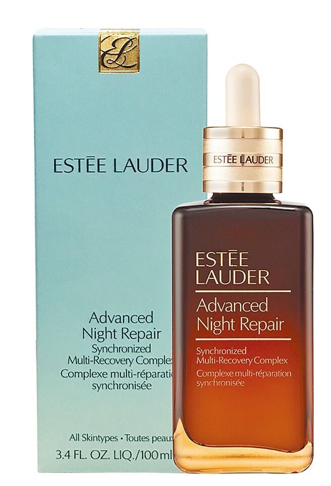 家乐福雅诗兰黛特润超导全方位修护露100ml，特价3399元。（家乐福提供）