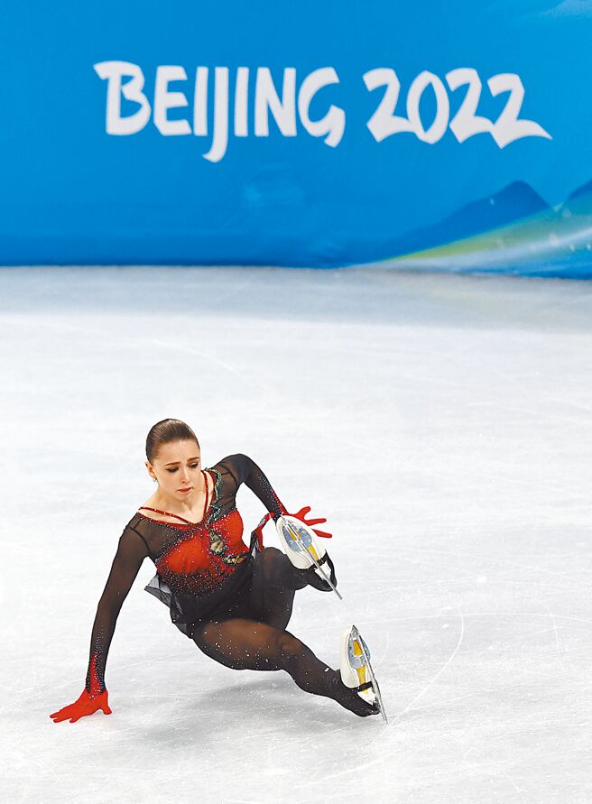 15岁俄罗斯花滑女将瓦莉娃在个人赛长曲项目发生严重失误，仅获141.93分，总分224.09落居第4，无缘奖牌。（路透）