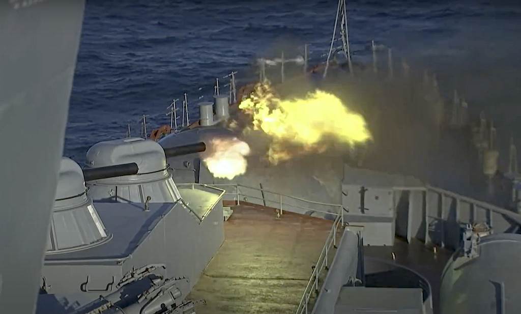 俄国海军在黑海进行火砲射击演习。(图/美联社)(photo:ChinaTimes)