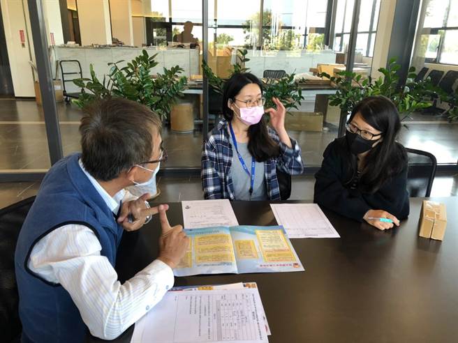 劳工局呼吁雇主如有聘雇外国人需求，应确实遵守相关法令规定合法申请。（台中市政府提供）