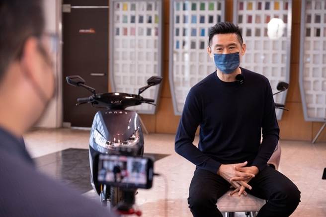 光阳集团董事长柯胜峯表示，今年Ionex电力全开，以2000座换电站及100间专卖店作为目标拓展全台，展现光阳积极推动电动机车普及化的决心。（KYMCO提供）