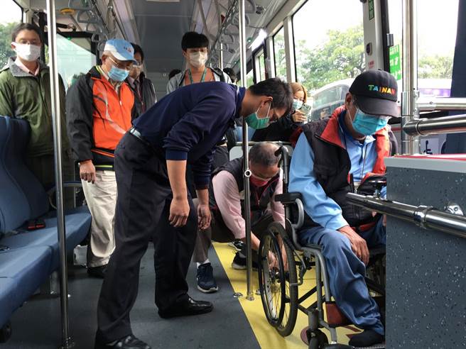 台南市无障碍公车比率已达53％。（交通局提供／洪荣志台南传真）
