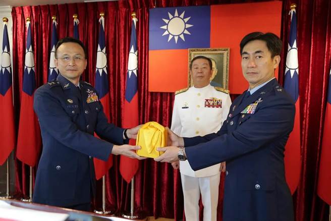 国军中少将丶校尉级军官及士官晋任作业将由现行的每半年1次，改为每个月1次。（将官晋升示意图／本报资料照）