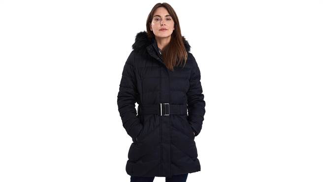 大叶高岛屋的Barbour Waylite御寒大衣，原价1万5000元，特价1万500元。（大叶高岛屋提供）