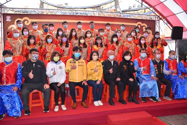 苗栗县士子开中门活动，今年共有30名优秀士子获选参加。（谢明俊摄）