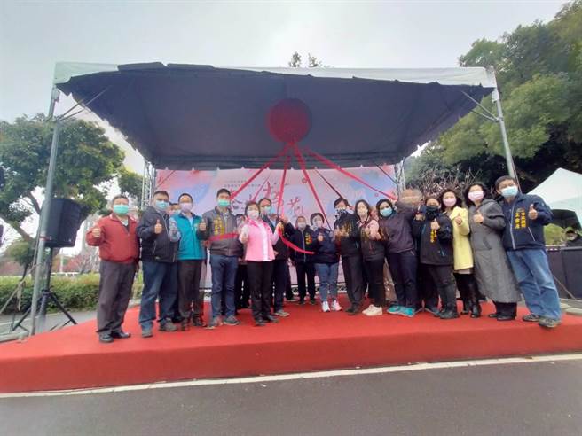 台中市后里区公所举办泰安樱花季活动，请民眾来泰安赏樱花、追火车。（王文吉摄）