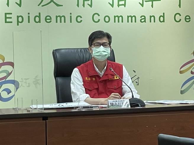 高雄19日並無新增本土確診個案，高市府針對先前曾出現確診個案的國巨公司擴大採檢採檢1338人、中油3552人、鳳山社區篩檢站9414人均呈陰性反應。（洪浩軒攝）