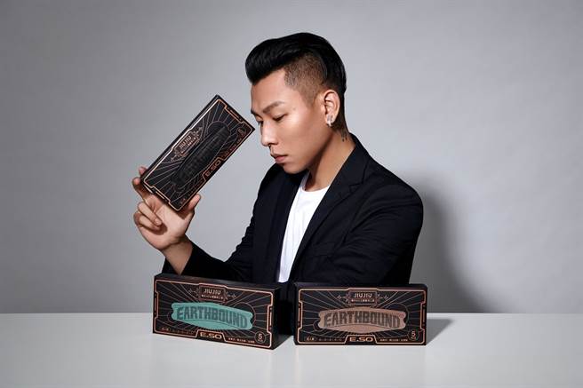 近日亲亲JIUJIU、一心一罩、中卫推出口罩新品，图中为亲亲JIUJIU推出的瘦子联名口罩。（图／品牌提供）